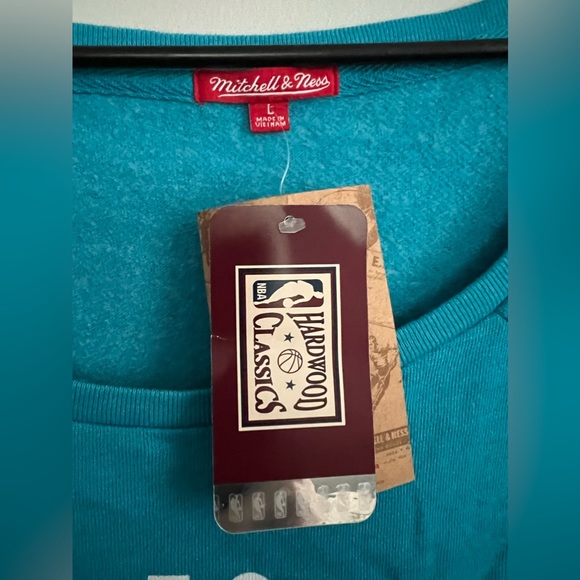 NWT Charlotte Hornets lightweight sweater - Picture 2 of 2